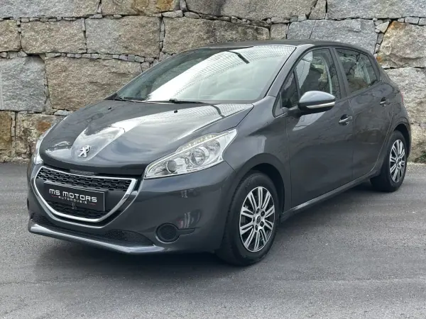 Peugeot 208 2015 - 7990 EUR, 73000 km - AUTO.MOTO.pt - 73000km - foto 5 de 51