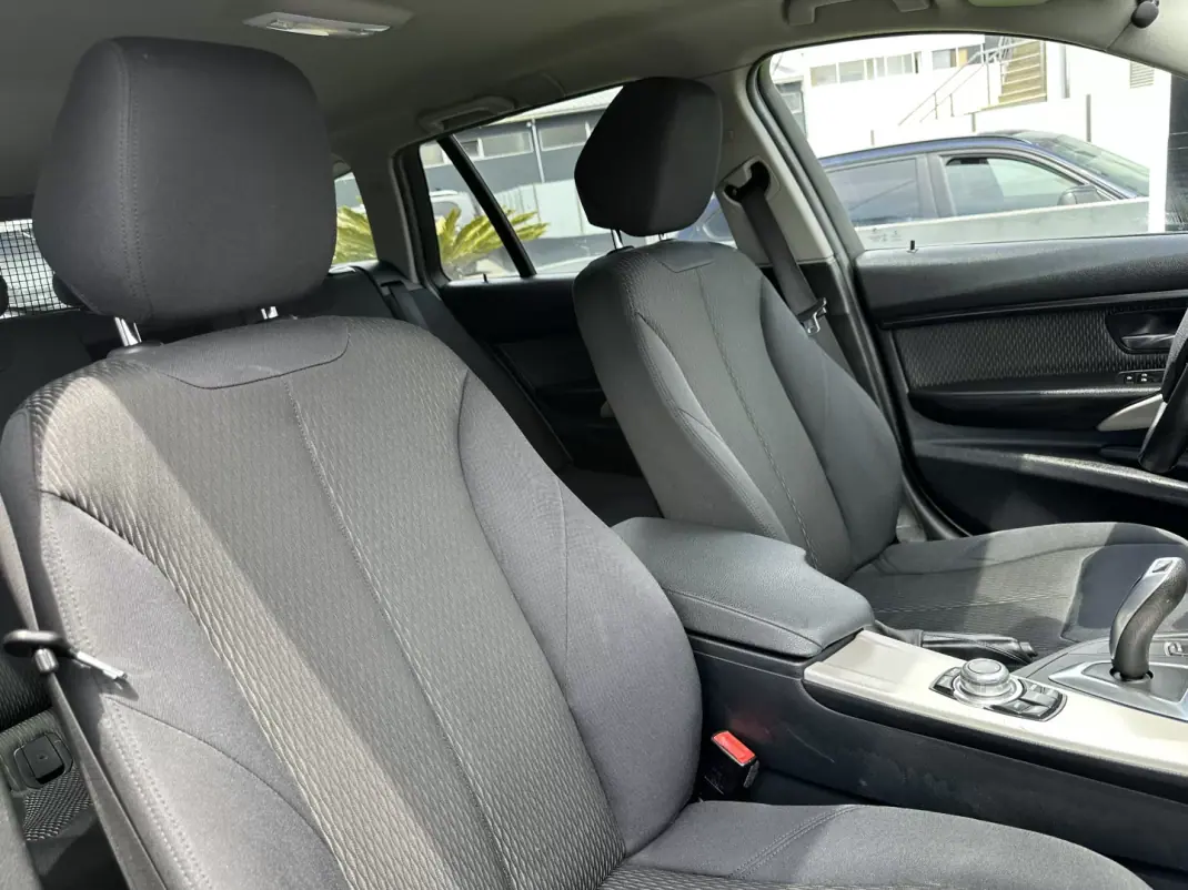 BMW 318 2015 - 14900 EUR, 173000 km - AUTO.MOTO.pt - 173000km - foto 58 de 62