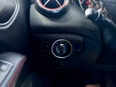 Mercedes-Benz CLA 220 2018 - 22950 EUR, 218000 km - AUTO.MOTO.pt - 218000km - foto 20 de 29