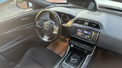 Jaguar XE 2017 - 16990 EUR, 190000 km - AUTO.MOTO.pt - 190000km - foto 28 de 28