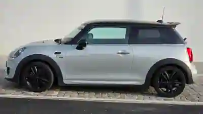 MINI Cooper 2019 - 15999 EUR, 105000 km - AUTO.MOTO.pt - 105000km - foto 11 de 15
