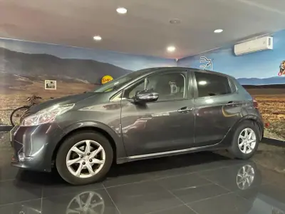 Peugeot 208 2014 - 220749km