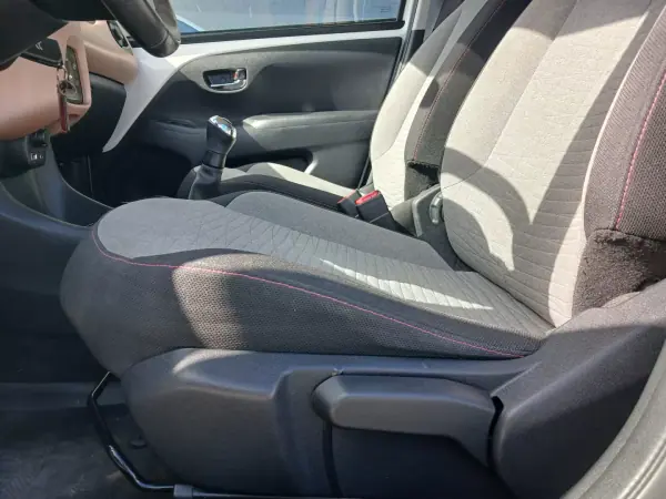 Citroën C1 2018 - 8960 EUR, 70600 km - AUTO.MOTO.pt - 70600km - foto 19 de 23