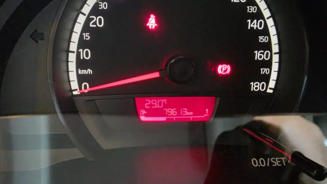 Volkswagen Up! 2016 - 8500 EUR, 79613 km - 79613km - foto 39 de 49