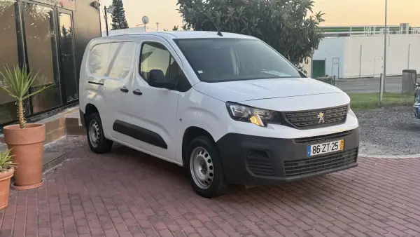 Peugeot Partner 2020 - 12990 EUR, 130000 km - AUTO.MOTO.pt - 130000km - foto 16 de 23