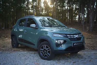 Dacia Spring 2023 - 12990 EUR, 66000 km - AUTO.MOTO.pt - 66000km - foto 1 de 15