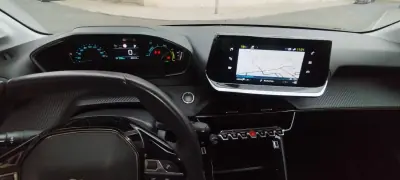 Peugeot e-208 2022 - 18800 EUR, 18060 km - 18060km - foto 13 de 20
