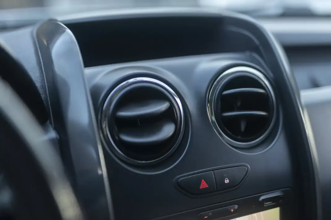 Dacia Duster 2015 - 10900 EUR, 150410 km - AUTO.MOTO.pt - 150410km - foto 17 de 33