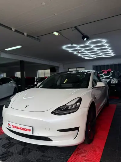 Tesla Model 3 2020 - 24900 EUR, 119316 km - AUTO.MOTO.pt - 119316km - foto 3 de 10