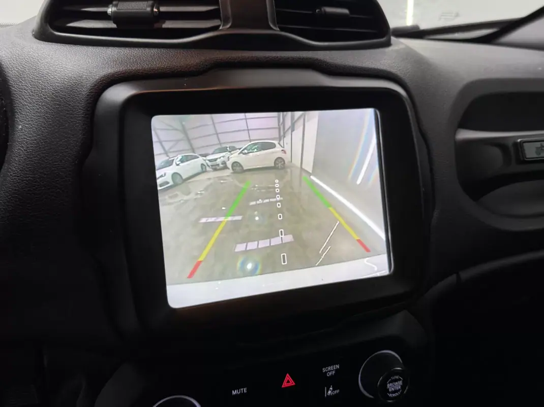 Jeep Renegade 2021 - 18490 EUR, 55000 km - AUTO.MOTO.pt - 55000km - foto 21 de 28