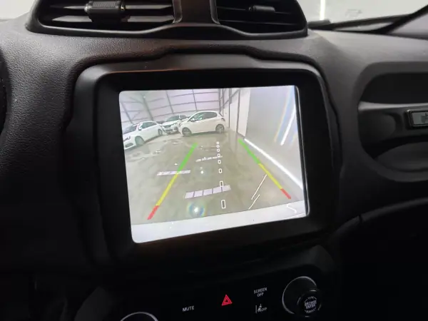 Jeep Renegade 2021 - 17990 EUR, 55000 km - AUTO.MOTO.pt - 55000km - foto 21 de 28