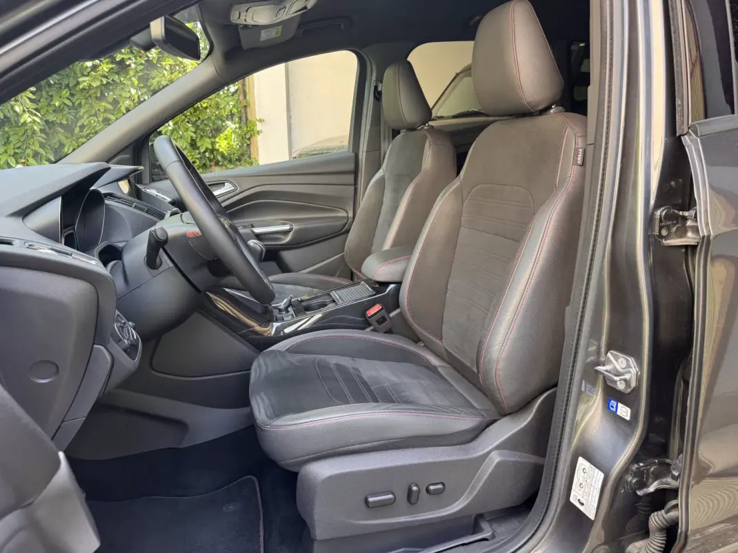 Ford Kuga 2018 - 16500 EUR, 54485 km - AUTO.MOTO.pt - 54485km - foto 19 de 25