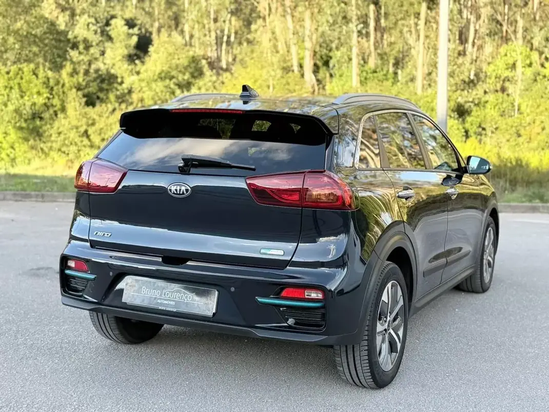Kia e-Niro 2020 - 19900 EUR, 67500 km - AUTO.MOTO.pt - 67500km - foto 3 de 23