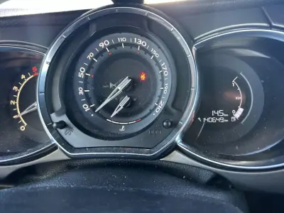 DS DS3 2017 - 13500 EUR, 140650 km - AUTO.MOTO.pt - 140650km - foto 10 de 18