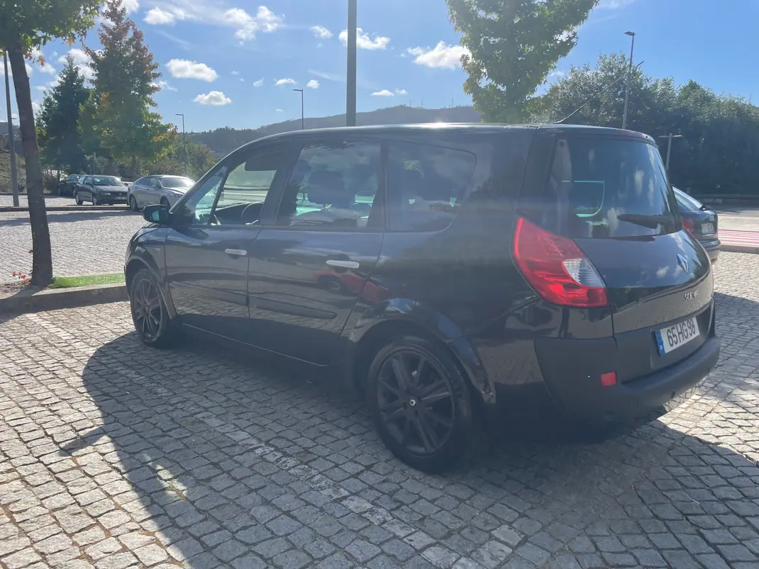 Renault Scénic 2009 - 4990 EUR, 245000 km - AUTO.MOTO.pt - 245000km - foto 4 de 13