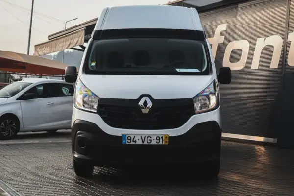 Renault L1 H2 2018 - 17680 EUR, 154920 km - AUTO.MOTO.pt - 154920km - foto 6 de 19