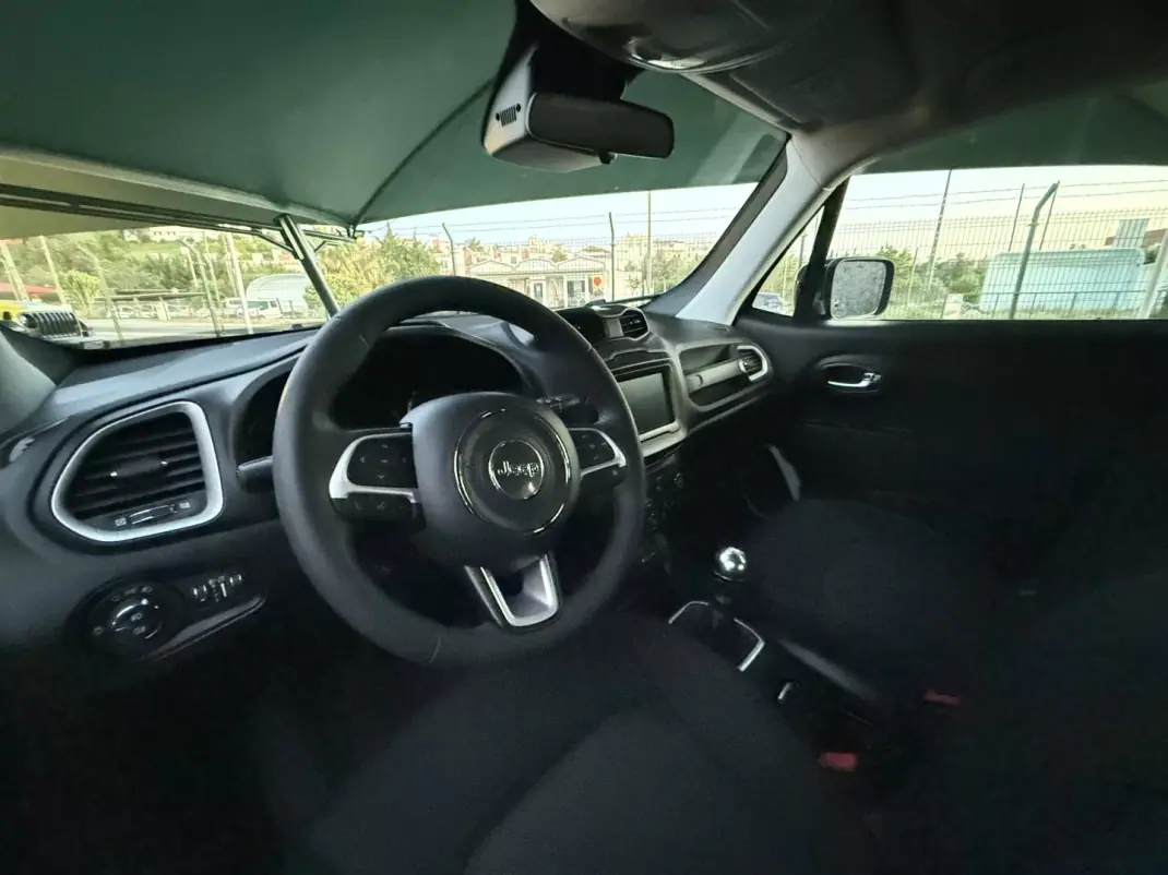Jeep Renegade 2022 - 20300 EUR, 55484 km - AUTO.MOTO.pt - 55484km - foto 5 de 15
