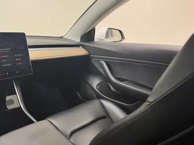 Tesla Model 3 2019 - 24890 EUR, 118800 km - AUTO.MOTO.pt - 118800km - foto 25 de 29