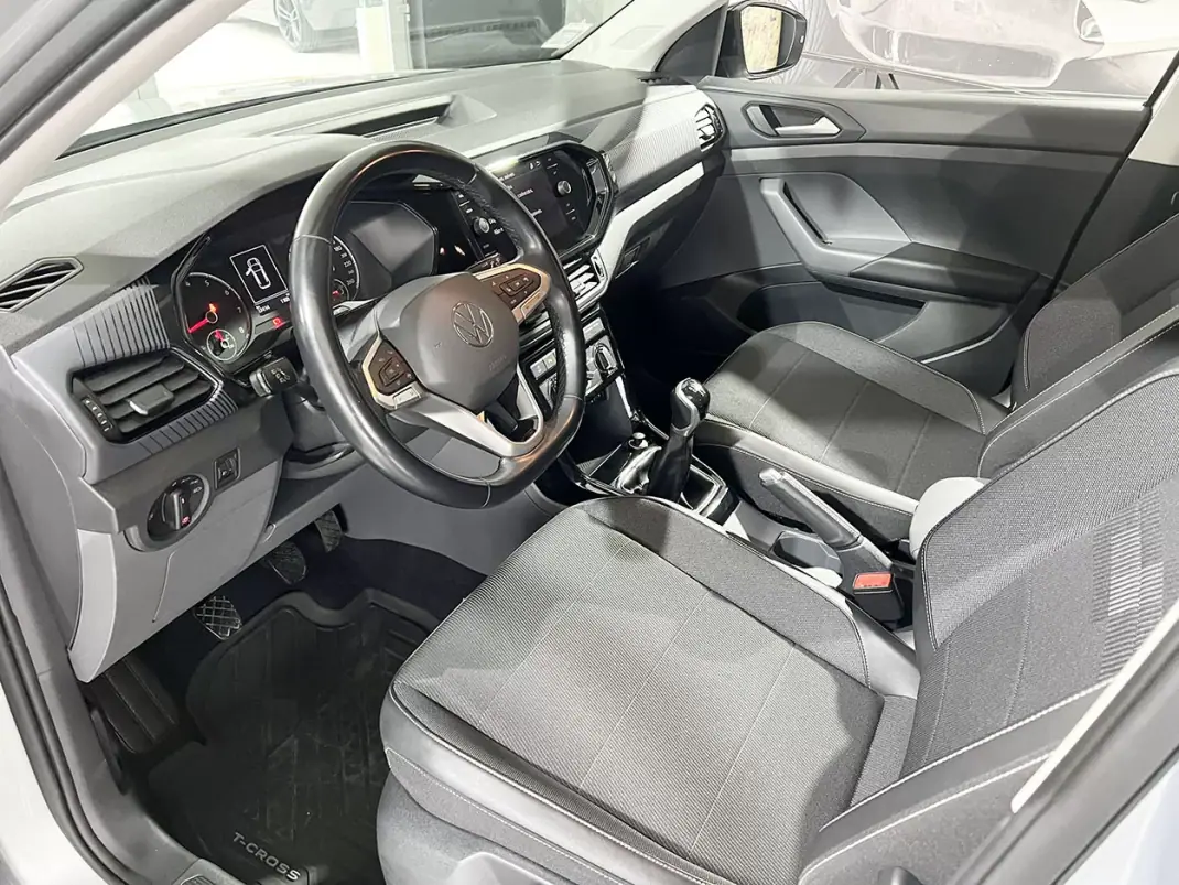 Volkswagen T-Cross 2021 - 17800 EUR, 37392 km - AUTO.MOTO.pt - 37392km - foto 6 de 21