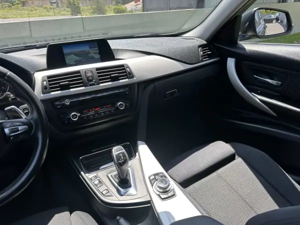 BMW 320 2014 - 11900 EUR, 240000 km - AUTO.MOTO.pt - 240000km - foto 33 de 64