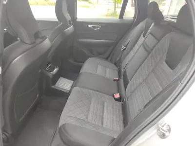 Volvo V60 2022 - 28990 EUR, 99830 km - AUTO.MOTO.pt - 99830km - foto 13 de 17