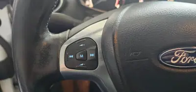 Ford Fiesta 2015 - 6990 EUR, 185000 km - AUTO.MOTO.pt - 185000km - foto 13 de 17