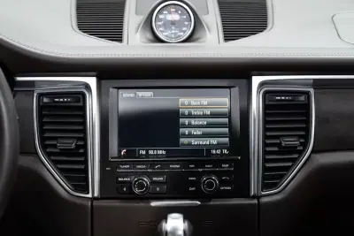 Porsche Macan 2016 - 49950 EUR, 131000 km - AUTO.MOTO.pt - 131000km - foto 40 de 53