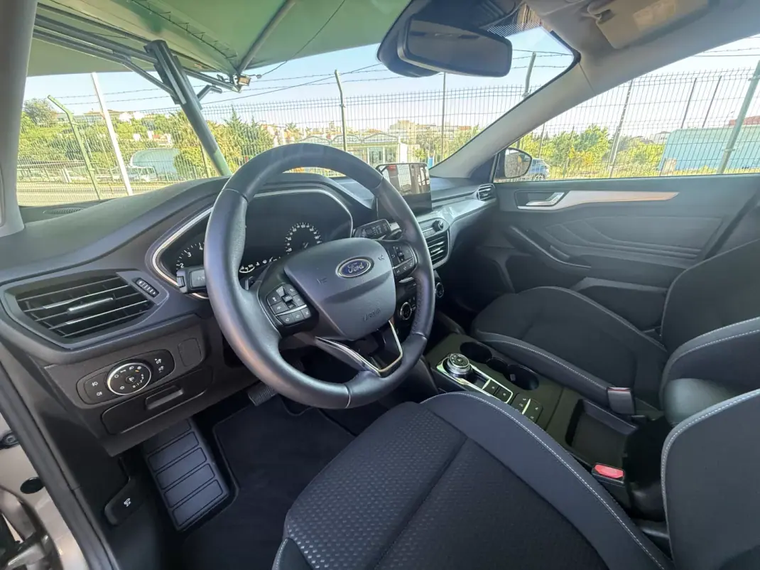 Ford Focus 2019 - 16900 EUR, 25404 km - AUTO.MOTO.pt - 25404km - foto 6 de 16