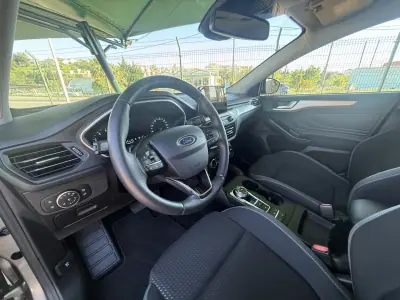 Ford Focus 2019 - 16900 EUR, 25404 km - AUTO.MOTO.pt - 25404km - foto 6 de 16
