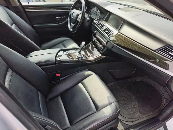 BMW 518 2013 - 16500 EUR, 200660 km - AUTO.MOTO.pt - 200660km - foto 10 de 17