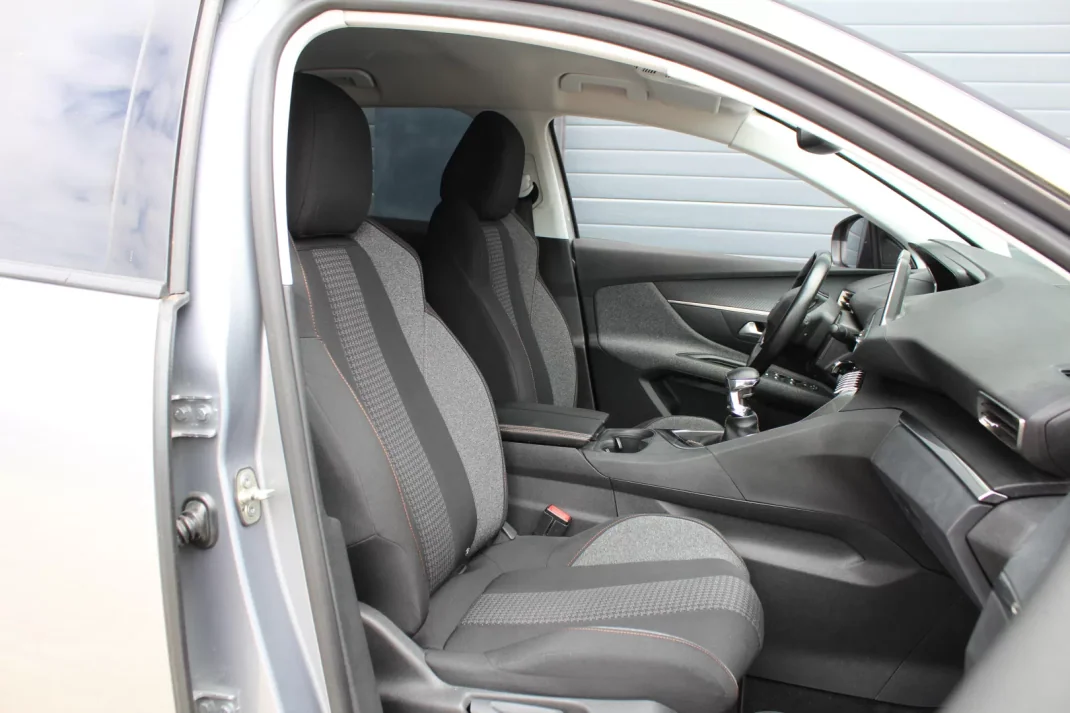 Peugeot 3008 2018 - 18000 EUR, 97000 km - AUTO.MOTO.pt - 97000km - foto 10 de 18