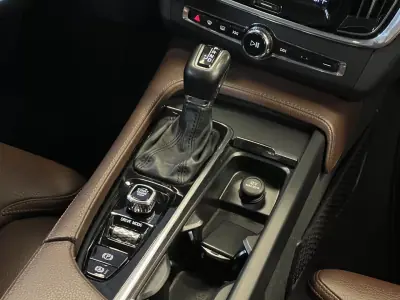 Volvo V90 2018 - 27490 EUR, 160000 km - AUTO.MOTO.pt - 160000km - foto 26 de 53