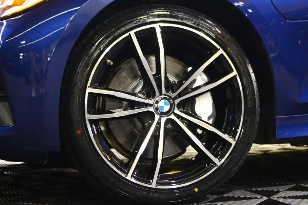 BMW 330e 2019 - 23900 EUR, 106000 km - AUTO.MOTO.pt - 106000km - foto 4 de 25