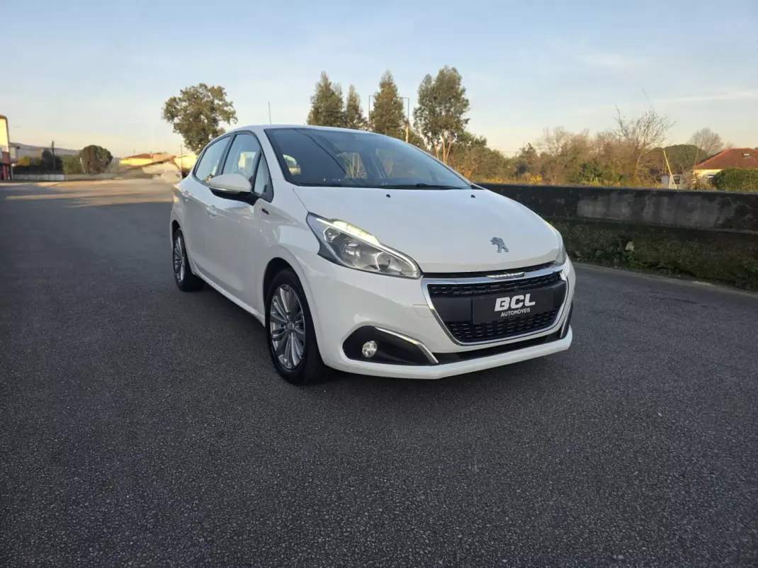 Peugeot 208 2016 - 13990 EUR, 163000 km - AUTO.MOTO.pt - 163000km - foto 1 de 31