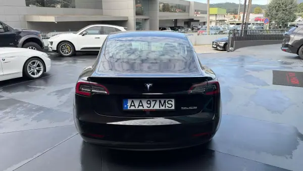 Tesla Model 3 2020 — foto 3 de 11