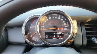MINI 5 Portas 2015 - 9500 EUR, 259122 km - 259122km - foto 22 de 30