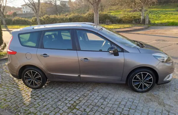 Renault Grand Scénic 2015 - 10990 EUR, 189000 km - AUTO.MOTO.pt - 189000km - foto 7 de 15