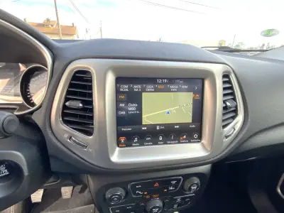 Jeep Compass 2017 - 16500 EUR, 93763 km - AUTO.MOTO.pt - 93763km - foto 10 de 14