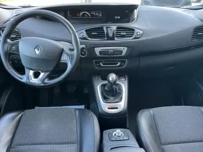 Renault Grand Scénic 2015 - 9900 EUR, 291000 km - AUTO.MOTO.pt - 291000km - foto 12 de 14