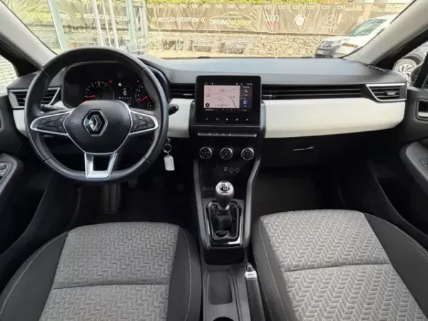 Renault Clio 2022 - 15500 EUR, 84200 km - AUTO.MOTO.pt - 84200km - foto 9 de 11