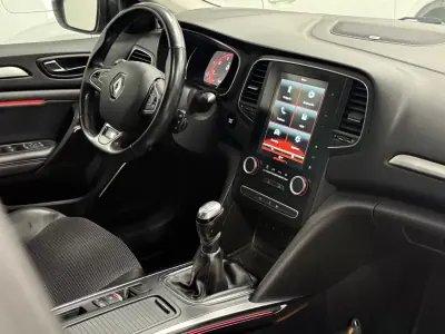 Renault Mégane 2016 - 12990 EUR, 118000 km - AUTO.MOTO.pt - 118000km - foto 19 de 30