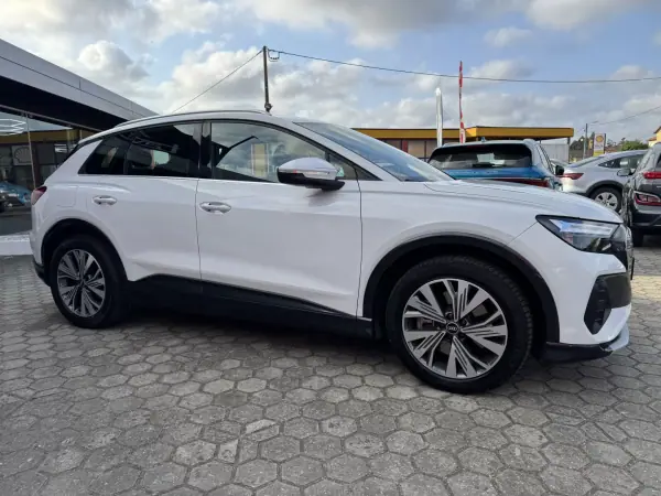 Audi Q4 e-tron 2021 - 29900 EUR, 98000 km - 98000km - foto 4 de 46