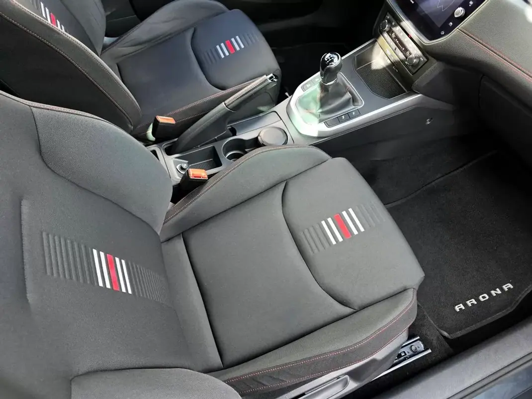 SEAT Arona 2020 - 14500 EUR, 61900 km - AUTO.MOTO.pt - 61900km - foto 34 de 42