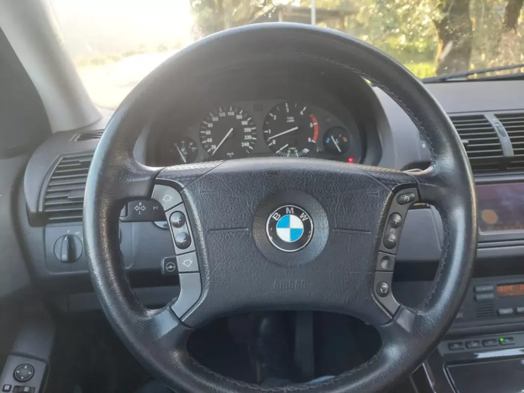 BMW X5 2001 - 10900 EUR, 272000 km - AUTO.MOTO.pt - 272000km - foto 6 de 13