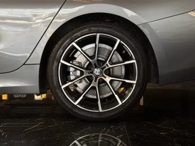 BMW 320 2023 - 31990 EUR, 75900 km - AUTO.MOTO.pt - 75900km - foto 14 de 36