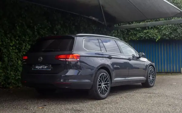 Volkswagen Passat Variant 2019 - 16900 EUR, 229000 km - AUTO.MOTO.pt - 229000km - foto 10 de 17