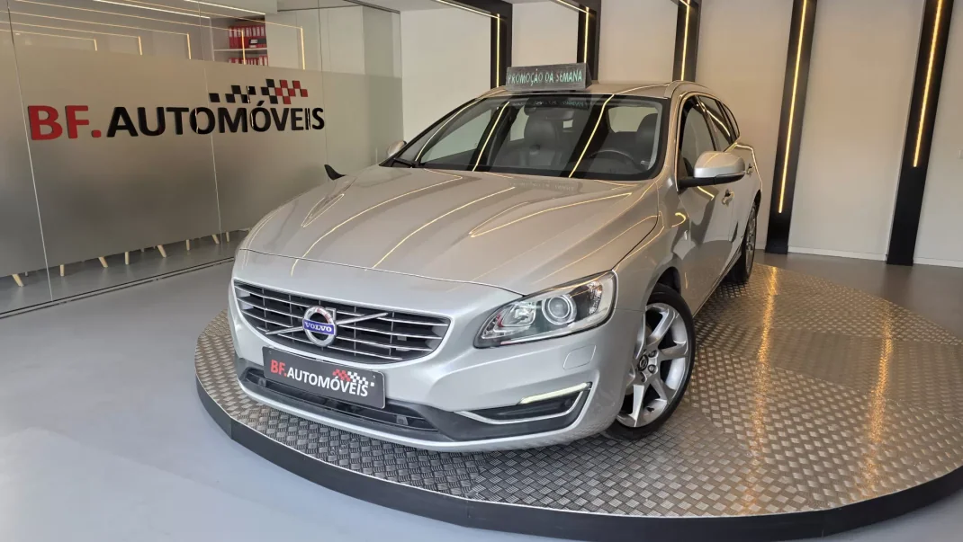 Volvo V60 2015 - 11900 EUR, 314478 km - AUTO.MOTO.pt - 314478km - foto 1 de 60