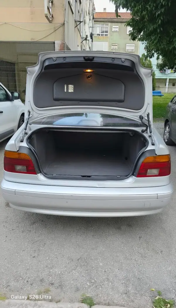 BMW 520 2003 - 4500 EUR, 300000 km - AUTO.MOTO.pt - 300000km - foto 5 de 23