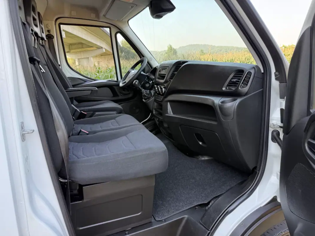 Iveco Daily 2019 - 28990 EUR, 175000 km - 175000km - foto 18 de 27