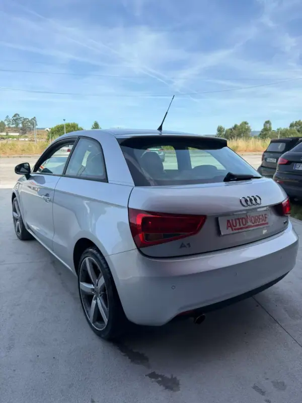 Audi A1 2012 - 10000 EUR, 252568 km - AUTO.MOTO.pt - 252568km - foto 4 de 17
